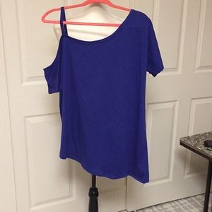 Asymmetric one shoulder top.